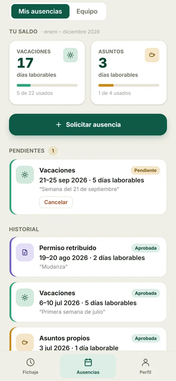 Ausencias en el móvil: los días de vacaciones y de asuntos que le quedan, el botón de solicitar, su petición pendiente y lo que ya disfrutó.